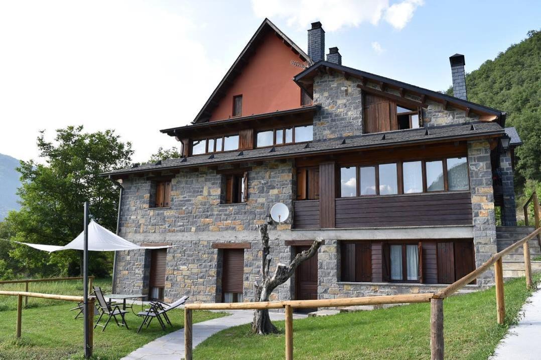 Apartamentos Vina Olivan Sarvisé Buitenkant foto