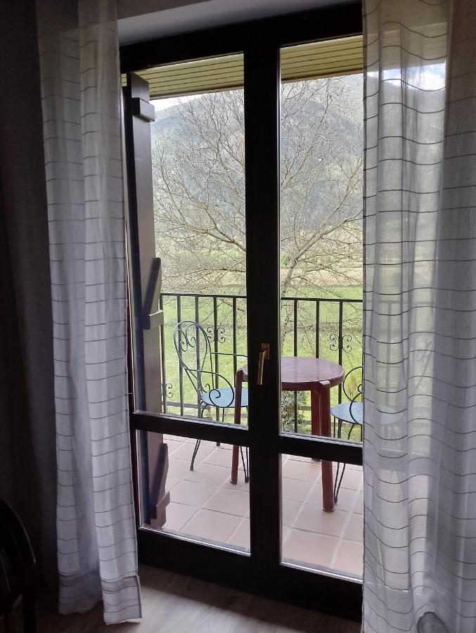 Apartamentos Vina Olivan Sarvisé Buitenkant foto