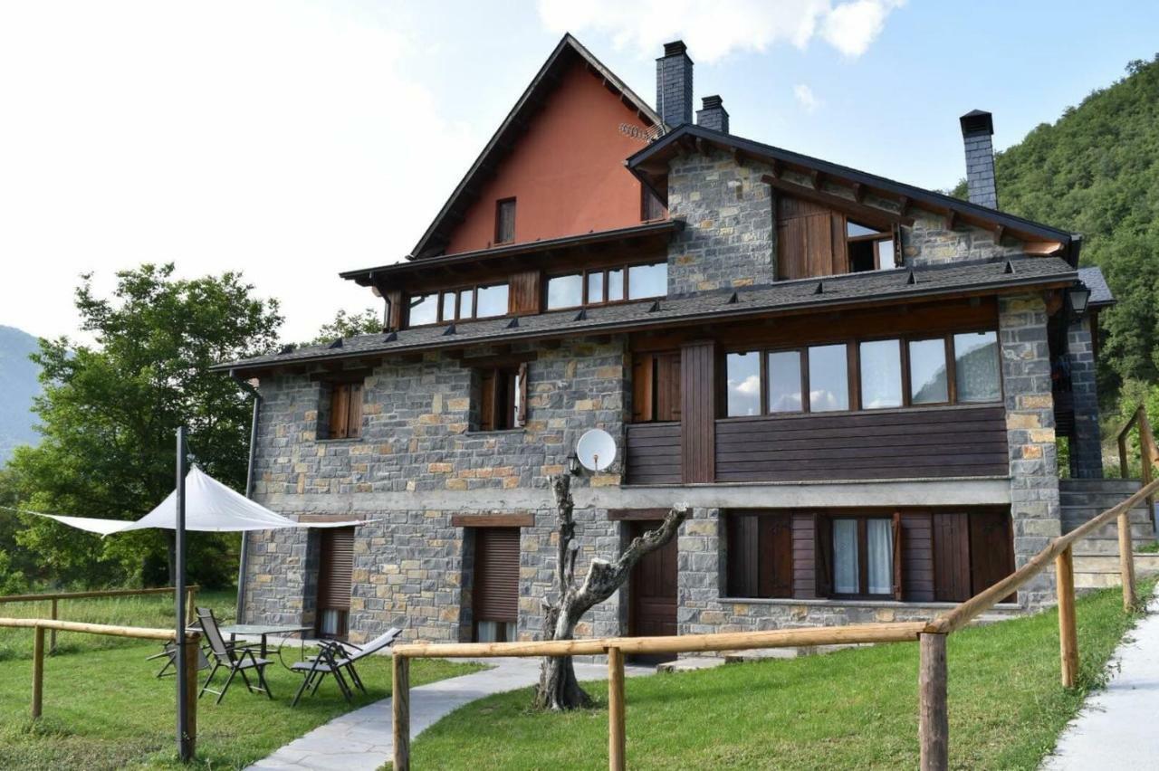 Apartamentos Vina Olivan Sarvisé Buitenkant foto